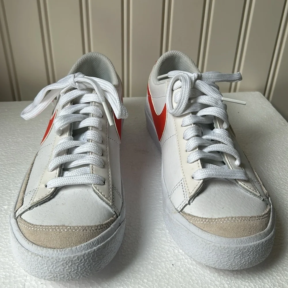 NWOT! Nike kids 2021 Blazer Low '77 (GS) lace up sneakers boys size 4.5Y white